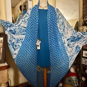 Charlie Paige Blue and White Kimono with sleeveless top